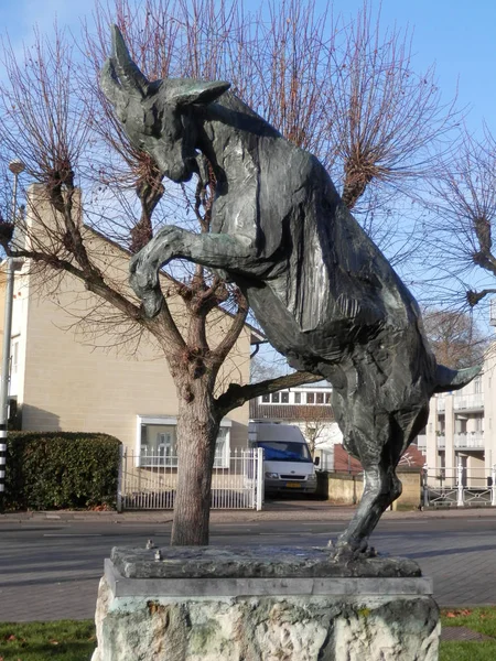 Escultura de una cabra — Foto de Stock