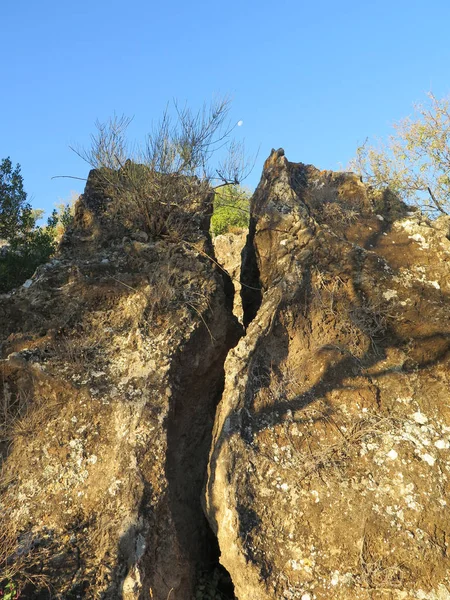 Large split rock — Stock Photo, Image