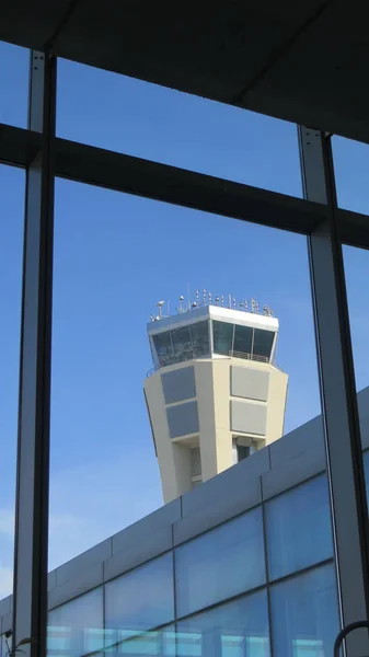 Kontrollturm am Flughafen Malaga — Stockfoto