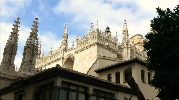 Güneşli Eylül Gününde Ünlü Granada Katedralinin Dış Dekorasyonlarının Ayrıntıları — Stok video