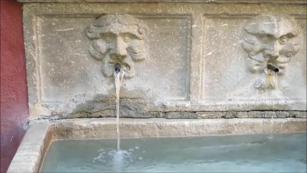 Acqua Che Scorre Nella Fontana Decorativa Granada — Video Stock