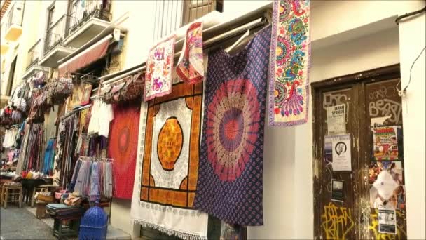 Granada Španělsko Září 2018 Zboží Zboží Prodej Úzké Staré Čtvrti — Stock video