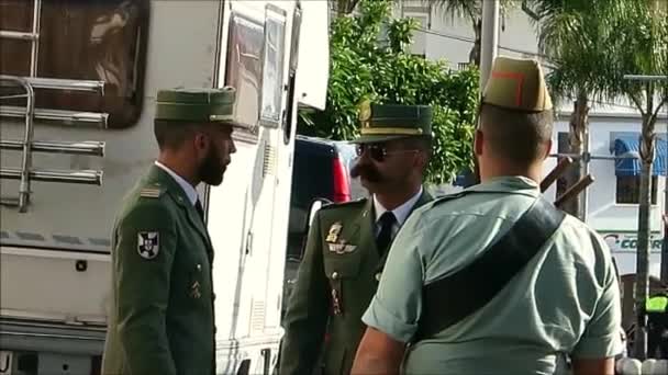 西班牙阿拉 2019年4月19日 在安达卢西亚村访问大胡子外国军团上校 — 图库视频影像