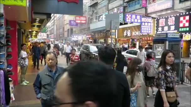 東アジア 2019年11月30日 人気のあるモンコックのショッピング街を歩く人々 — ストック動画
