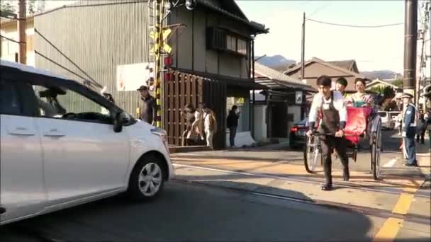 Киото Япония Декабря 2019 Года Пересечение Железнодорожной Линии Деревне Пути — стоковое видео