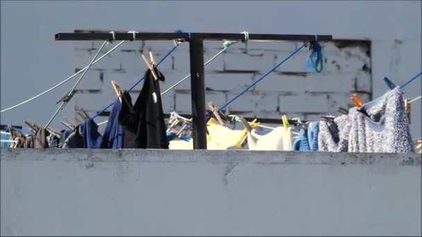 Líneas Lavado Secado Viento Solitaria Terraza Del Pueblo Andaluz — Vídeos de Stock