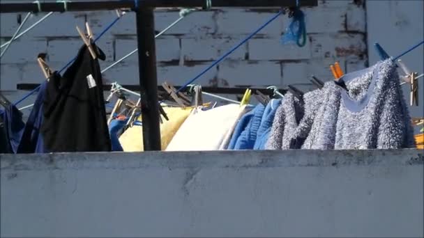 Linhas Lavagem Secagem Vento Terraço Aldeia Andaluza Isolada — Vídeo de Stock