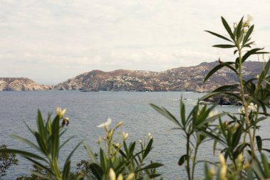 Deniz manzaralı güzel bir manzara.