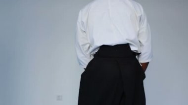 Siyah hakama dövüş sanatları ustası