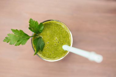 Maydanoz ile yeşil smoothie