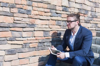 tablet pc kullanma işadamı