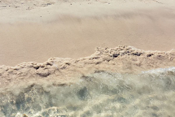 Sahilde deniz dalga yumuşak — Stok fotoğraf
