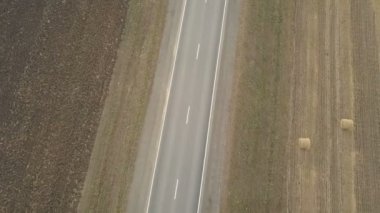 Yük kamyonu ürünler bir otoyol üzerinde taşıma