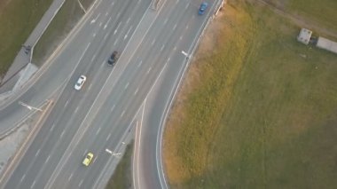 Havadan görüntüleri karayolu ile otomobil ve kamyon