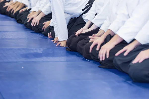 People in kimono and hakama on martial arts training — Stock Photo, Image