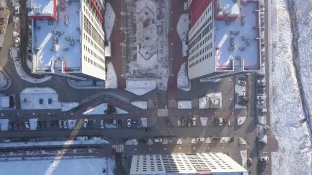 Повітряні кадри міського району в зимовому пейзажі — стокове відео
