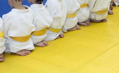 Kimono dövüş sanatları eğitimi üzerinde çocuklarda