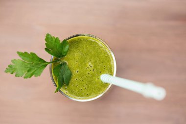 Maydanoz ile yeşil smoothie