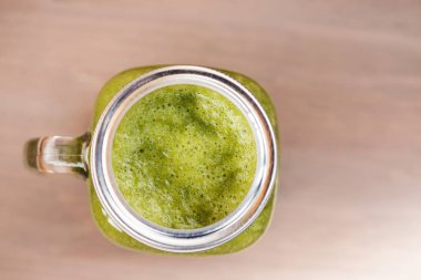 Mason kavanoza yeşil smoothie