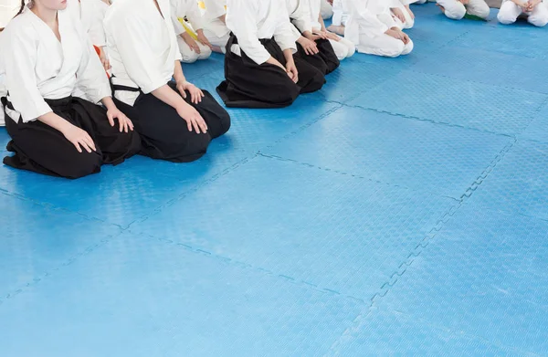 People in kimono and hakama on martial arts training — Stock Photo, Image