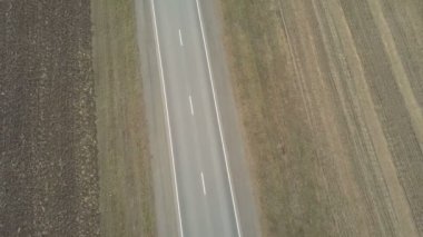 Uçan bir Suv araba yukarıda