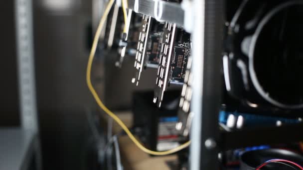 Crypto-monnaie rack minier avec des cartes graphiques 