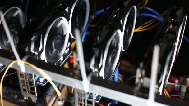 Crypto-monnaie rack minier avec des cartes graphiques 