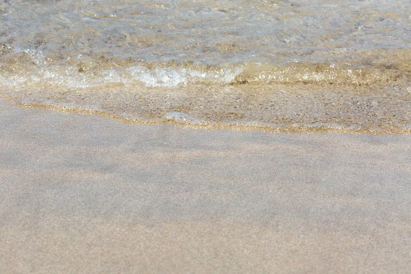 Sahilde deniz dalga yumuşak — Stok fotoğraf