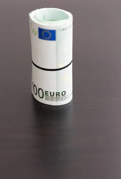 100 euro faturaları rulo — Stok fotoğraf