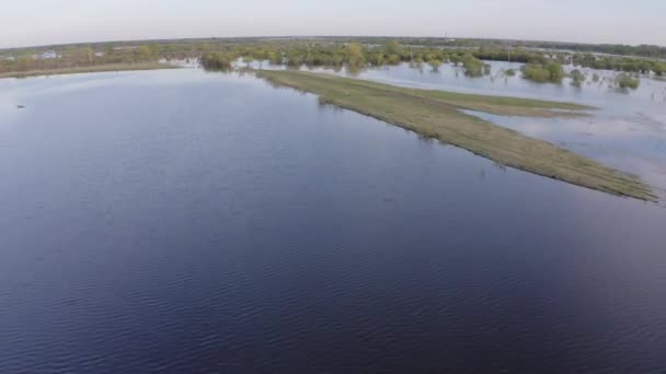 Luchtfoto drone beelden van hoog water in het voorjaar — Stockvideo