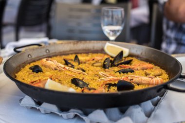 Paella tarifi iki geleneksel Pan, Akdeniz tarifi