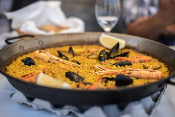 Paella tarifi iki geleneksel Pan, Akdeniz tarifi
