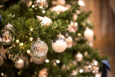 Güzel Noel arka plan. Süslü Noel ağacı 