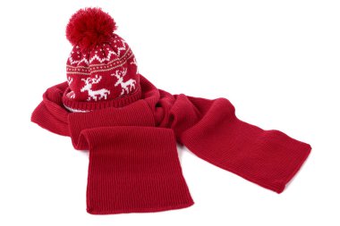 Kırmızı şapka ve atkı bobble