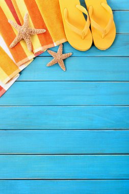 Yaz plaj nesneleri sınır, flip floplar, kopya alanı, dikey, b