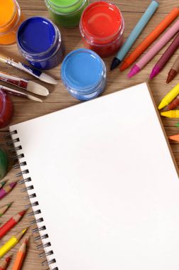 Kitap ön kapağı dik