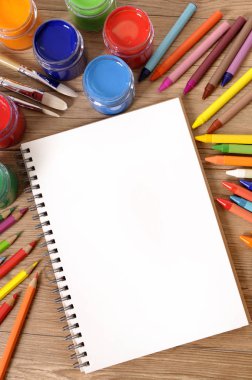 Kitap ön kapağı dik