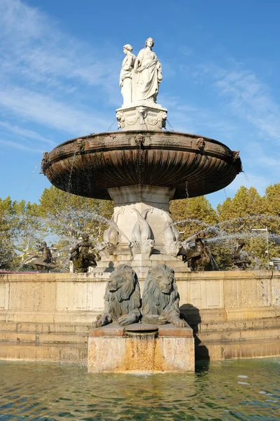 Aix-en-Provence, France - October 18, 2017 : the famous fountain in the cours mirabeau aix — Stock Photo, Image