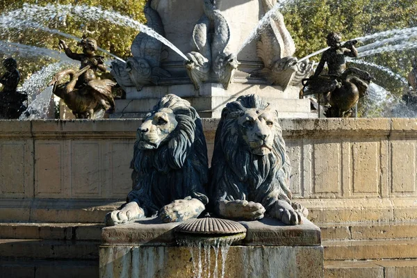 Berömd rotonde fontän aix-en-provence france — Stockfoto