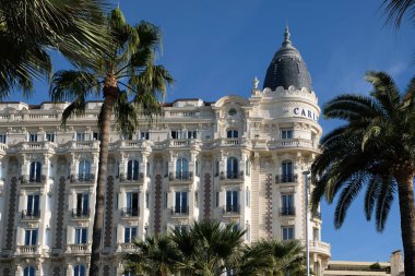 Cannes, Fransa - 25 Ekim 2017: ünlü köşe kubbe Carlton International Hotel, önden görünümü