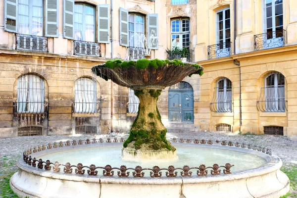 Słynna fontanna stary w aix en provence Francja — Zdjęcie stockowe