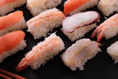 Çeşitli Japon suşi yemek seçimi