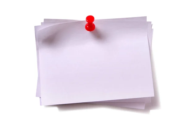 Několik poznámek obyčejné bílé lepkavé post s červeným připínáček — Stock fotografie