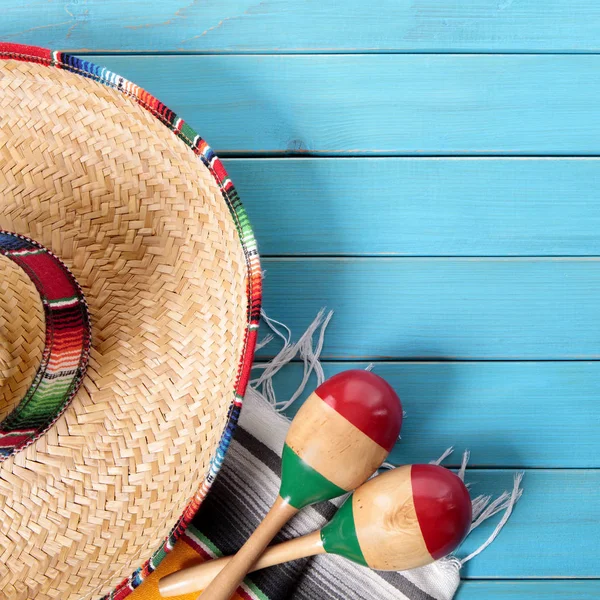 Mexico sombrero cinco de mayo wood background — Stock Photo, Image