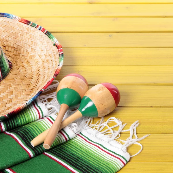 México sombrero cinco de mayo fundo de madeira — Fotografia de Stock