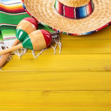 Meksika sombrero cinco de mayonez ahşap arka plan