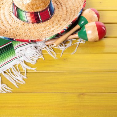 Meksika sombrero cinco de mayonez ahşap arka plan