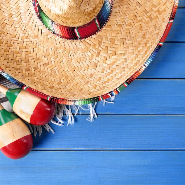 Mexico sombrero cinco de mayo wood background — Stock Photo, Image