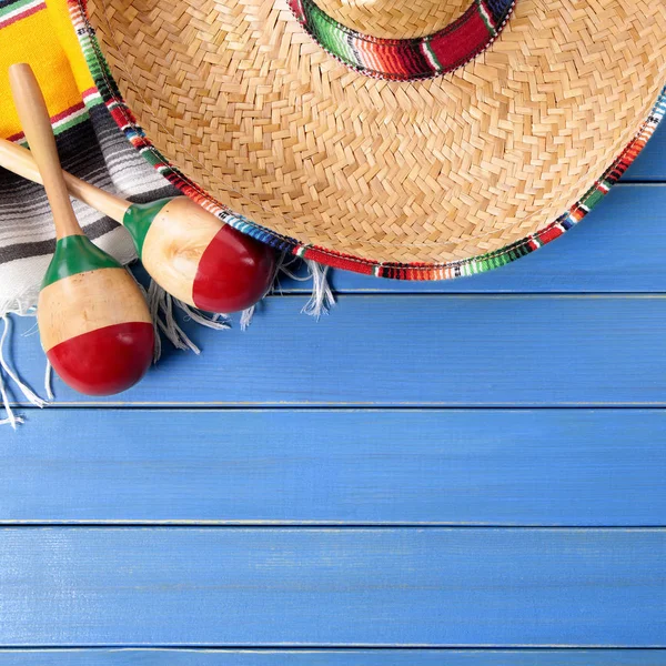 Mexico sombrero cinco de mayo wood background — Stock Photo, Image