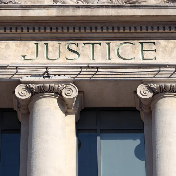 Justiz Zeichen Gerichtsgebäude quadratische Format — Stockfoto